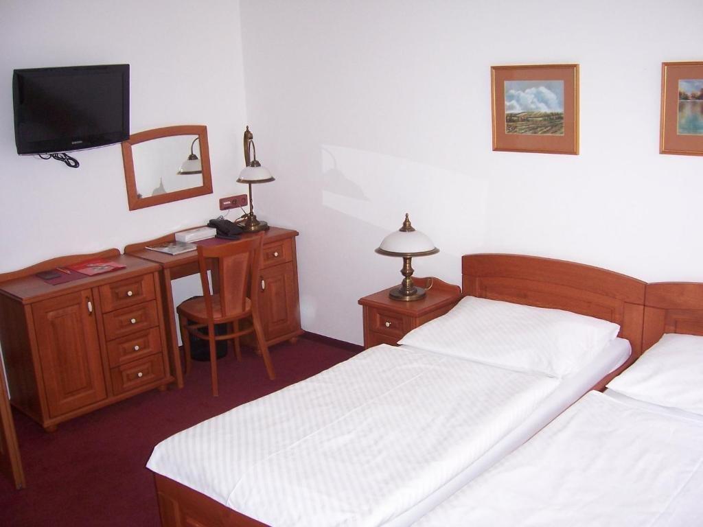 Hotel Pegas เบอร์โน ภายนอก รูปภาพ