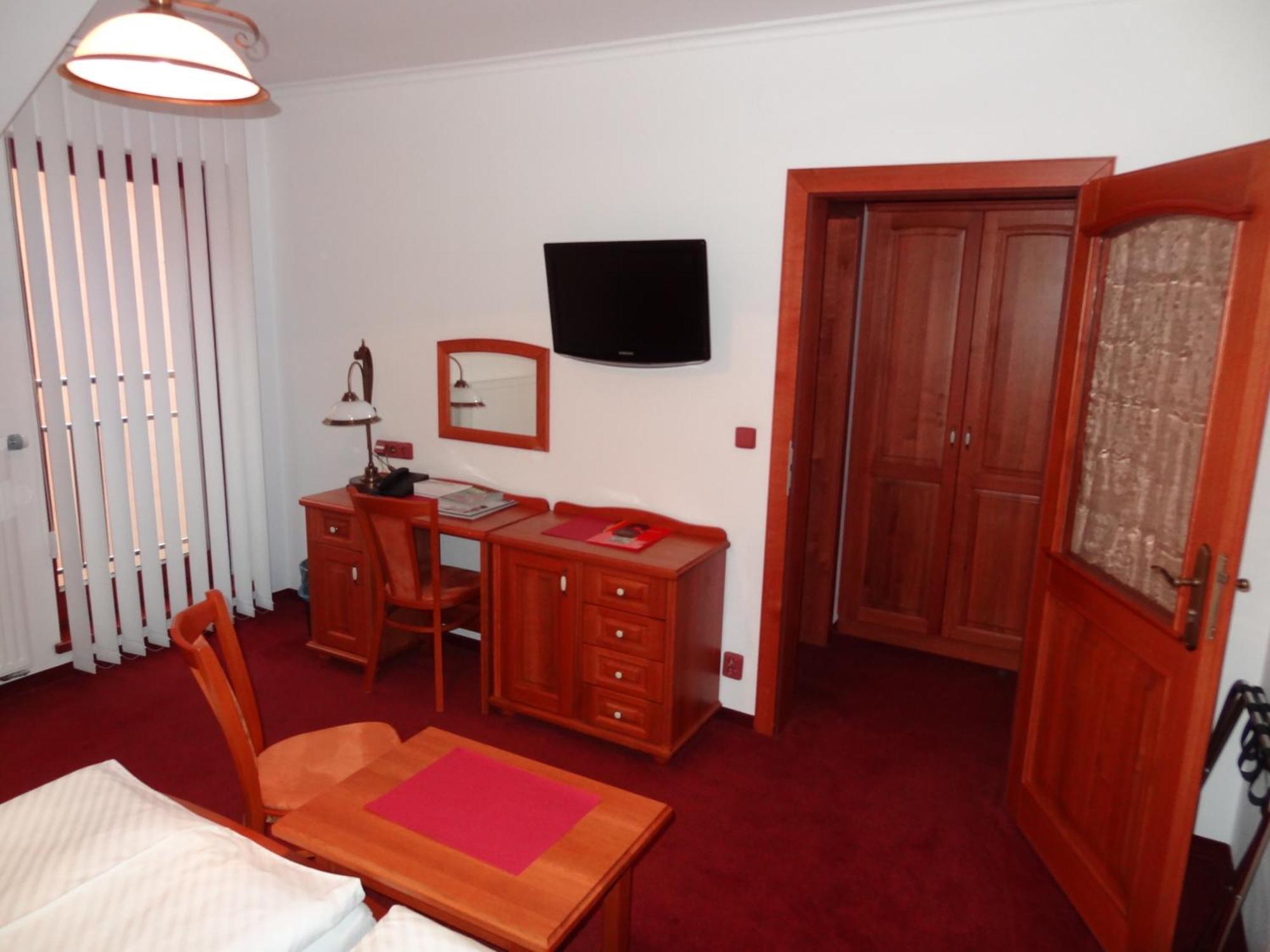Hotel Pegas เบอร์โน ภายนอก รูปภาพ