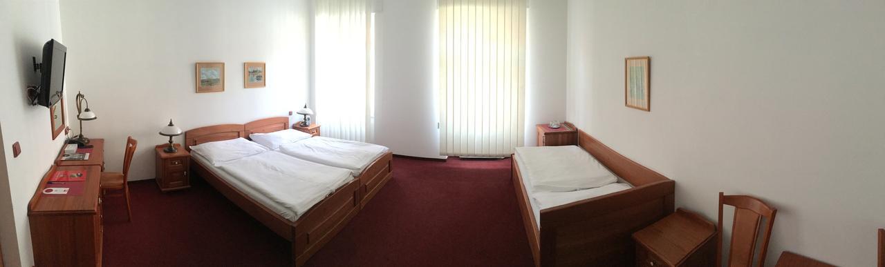 Hotel Pegas เบอร์โน ภายนอก รูปภาพ