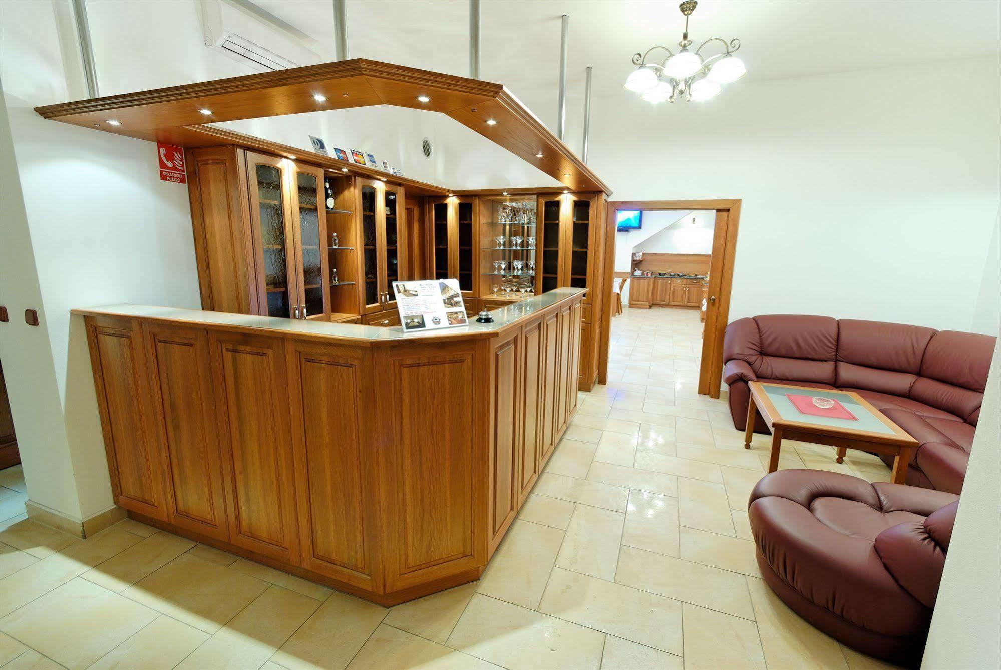 Hotel Pegas เบอร์โน ภายนอก รูปภาพ