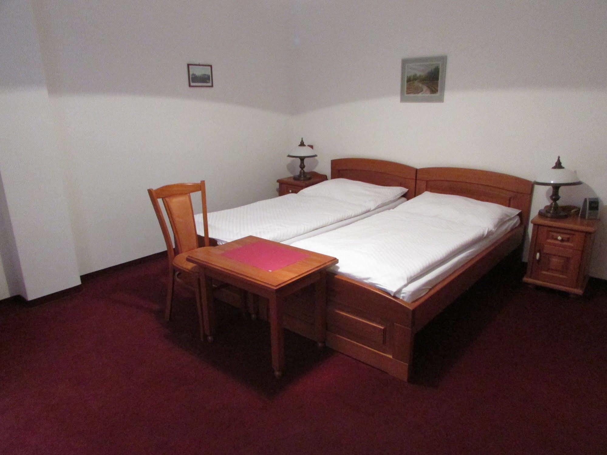 Hotel Pegas เบอร์โน ภายนอก รูปภาพ